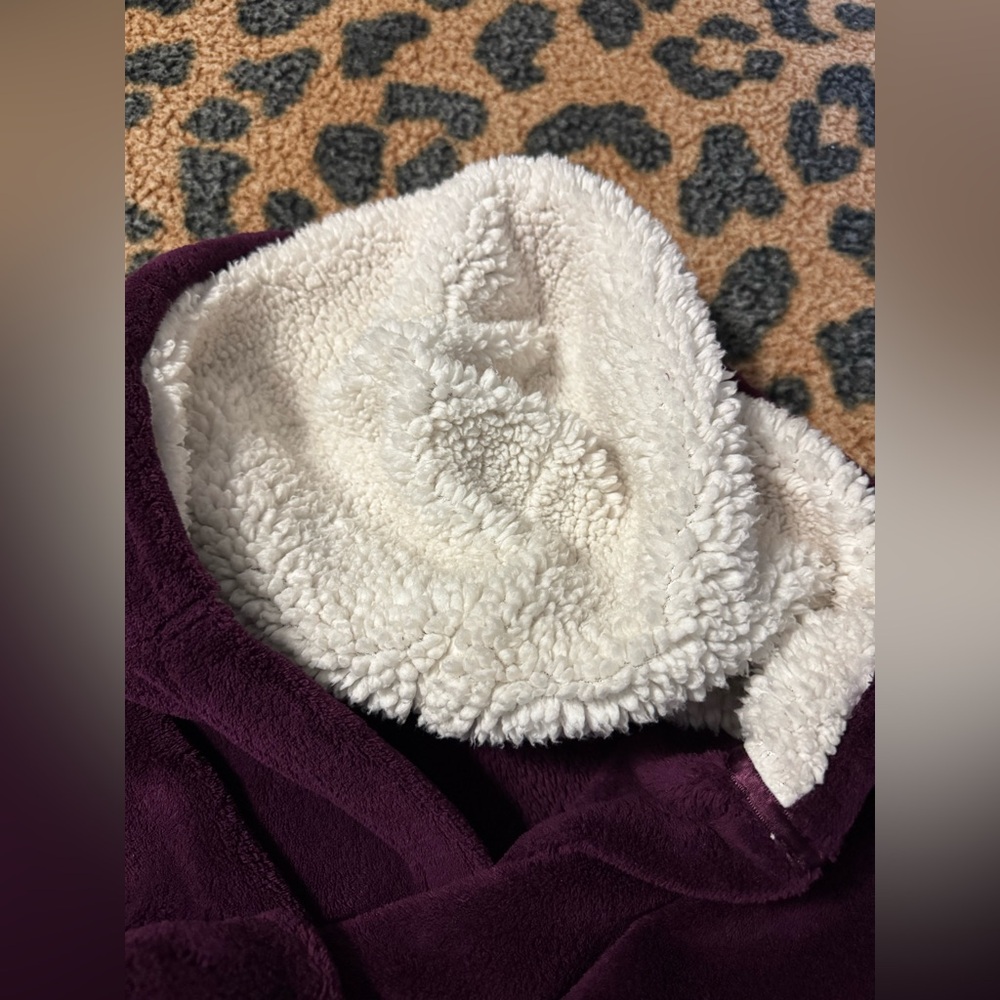 Victoria Secret Robe - Picture 6 of 9